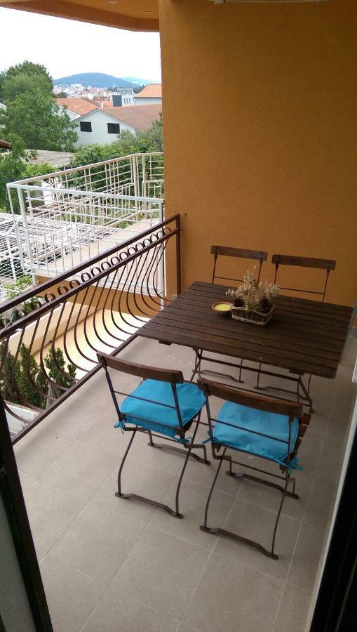 Apartments Delibasic Рогозница Экстерьер фото